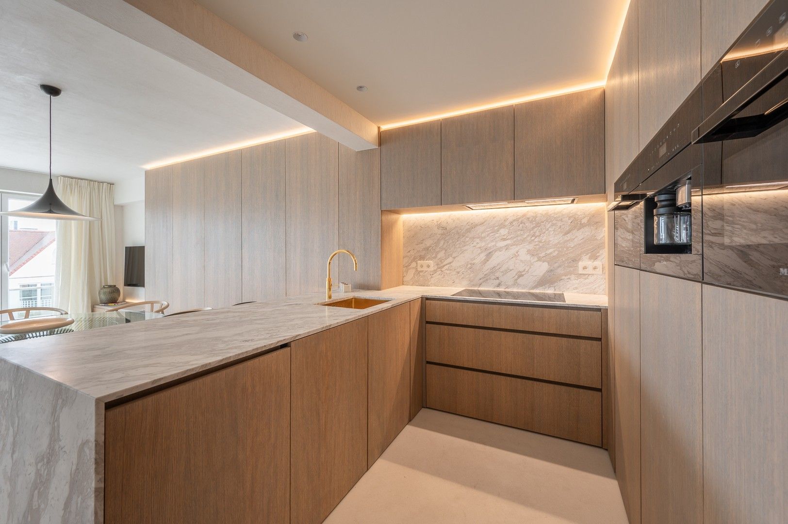 Prachtig gerenoveerd appartement met mooie zichten op een toplocatie vlakbij de winkels en het strand. foto 8