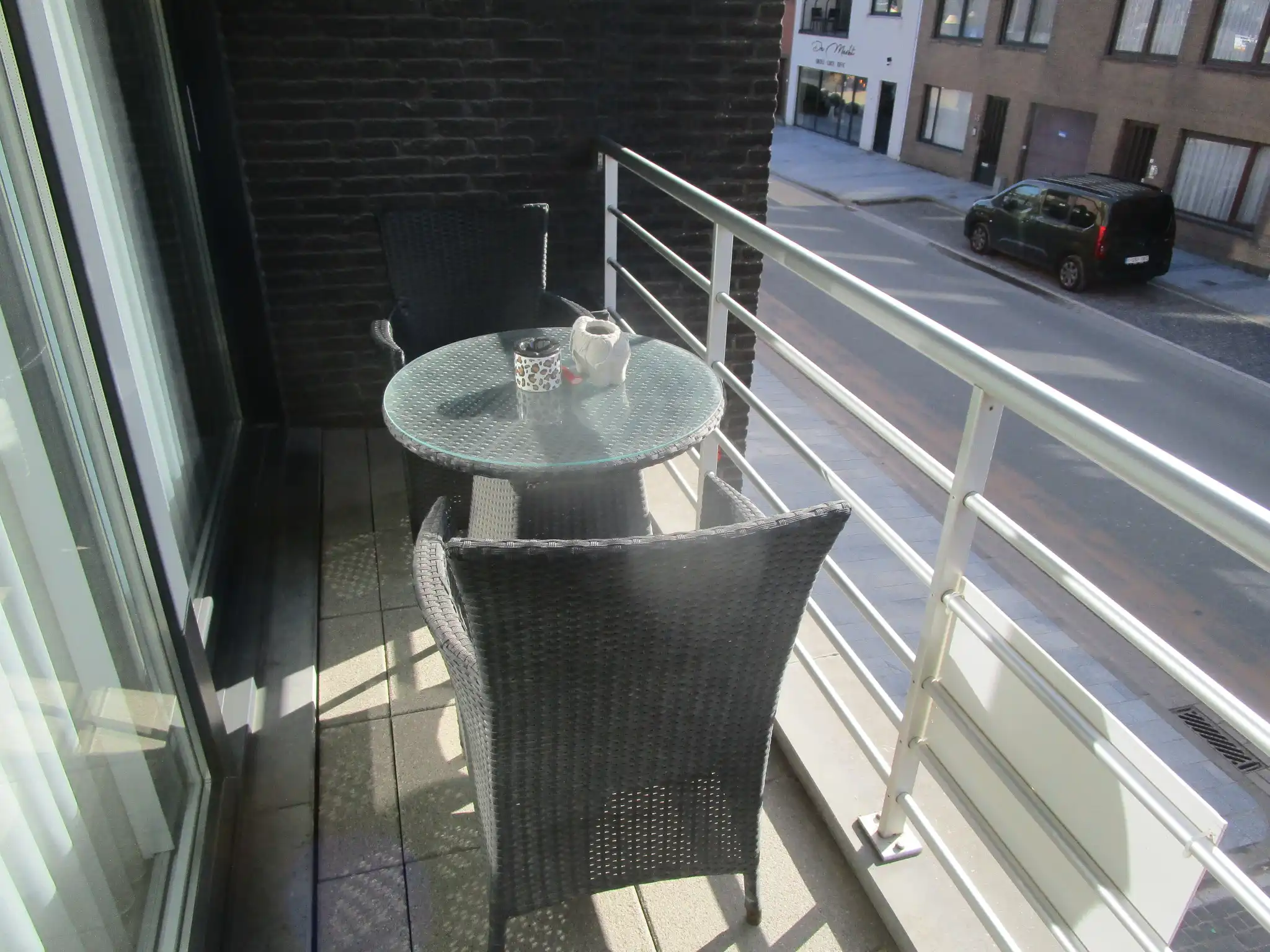 Zeer centraal gelegen appartement met 2 ruime slaapkamers en zonneterras foto 2