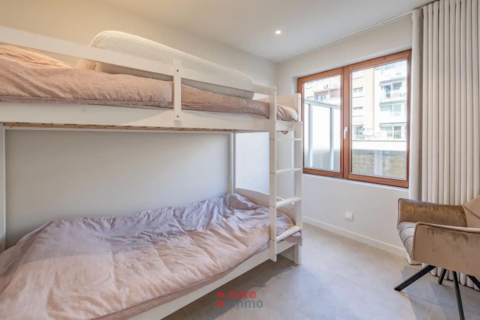 High-end afgewerkte topper met 2 slaapkamers én super groot terras! foto 9