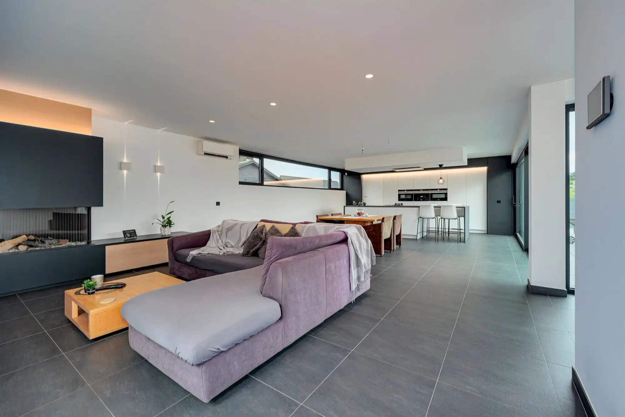 Exclusieve villa met 4 slaapkamers, 4 badkamers en luxueuze multifunctionele kelder op een toplocatie in Kalmthout! foto 3