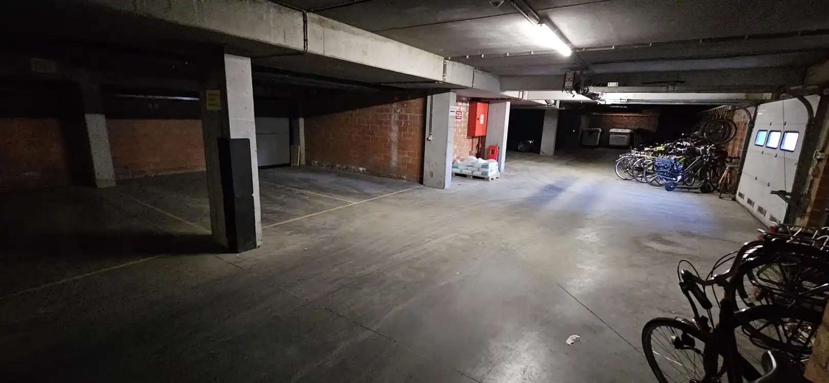 Parking/Garagebox foto 2