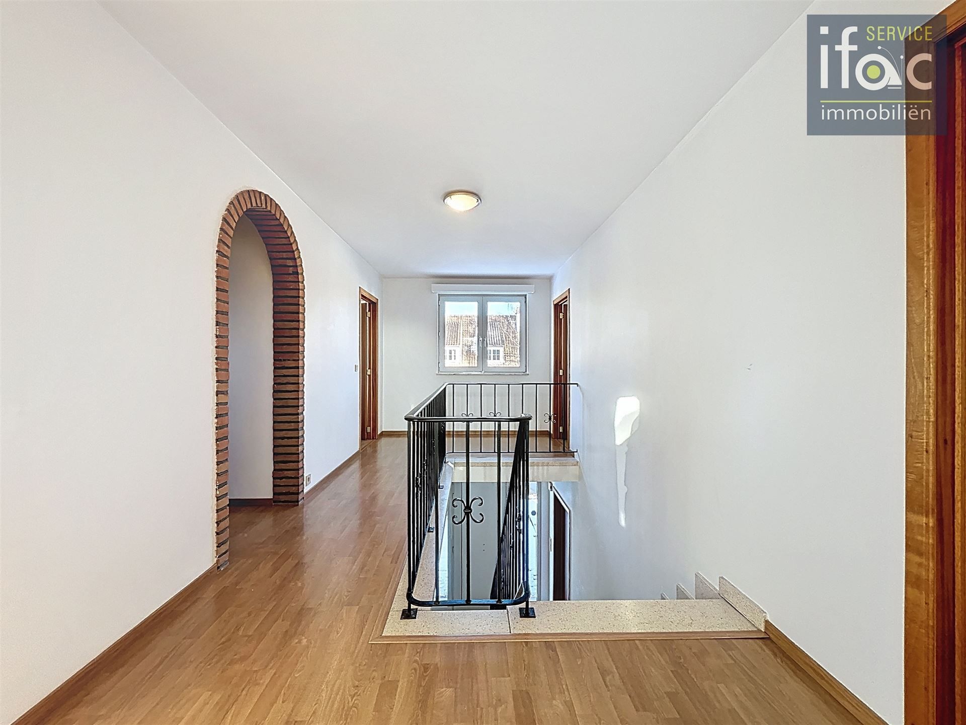 Villa met 5 slaapkamers, 2 badkamers op uitstekende locatie foto 15