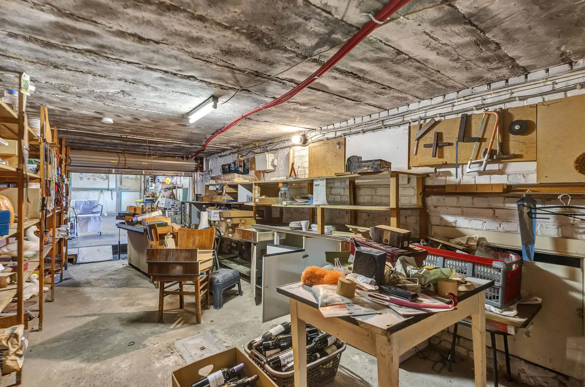 Te renoveren HOB met ruime garages en tuin foto 14