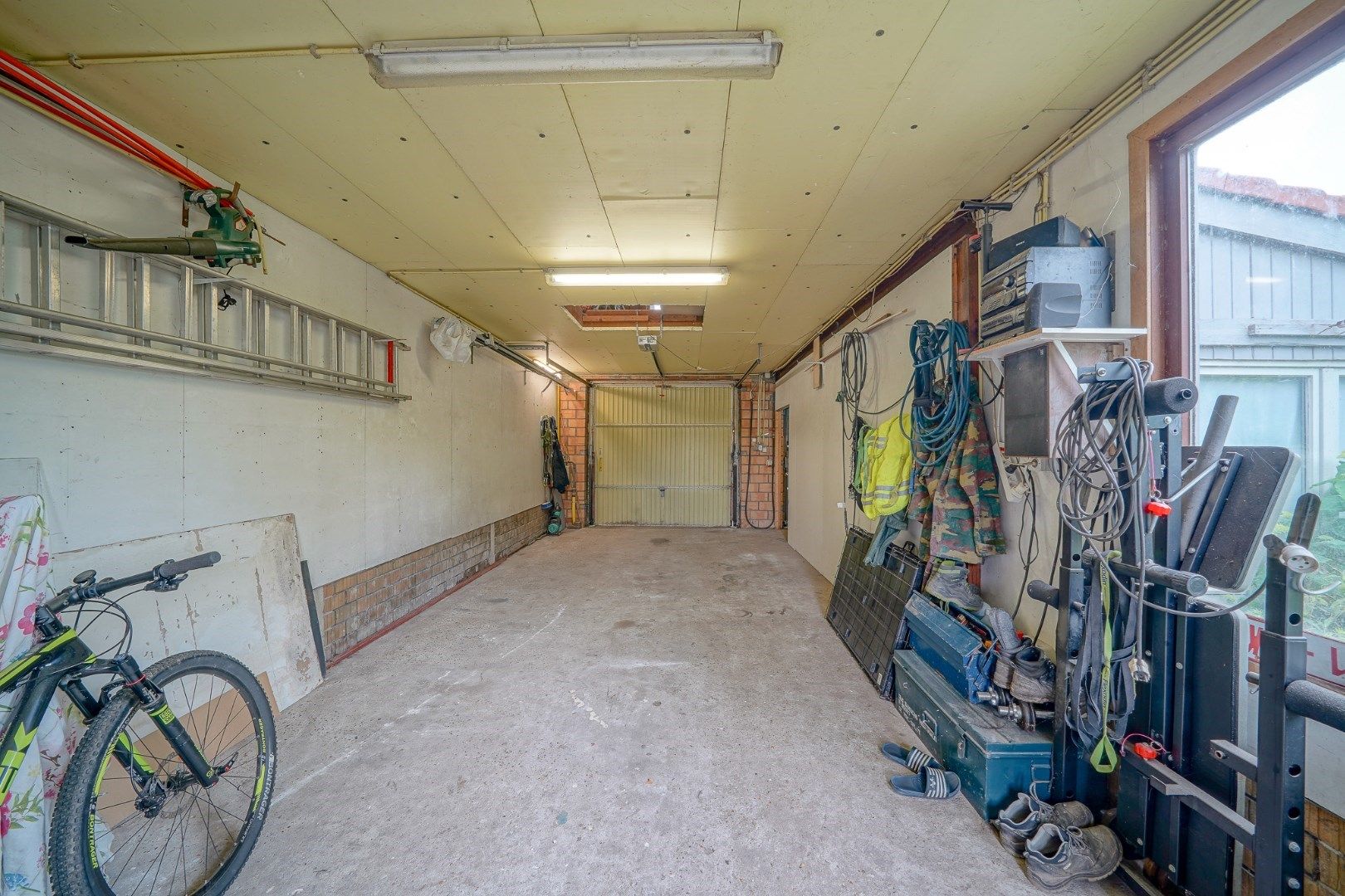 Ruime woning met drie slaapkamers - met loods/garage  foto 19