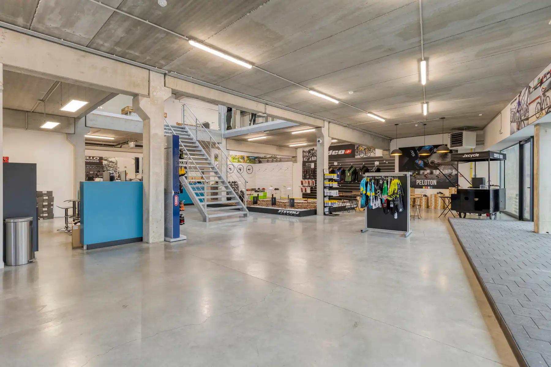 Instapklare bedrijfsruimte op strategische ligging foto 4