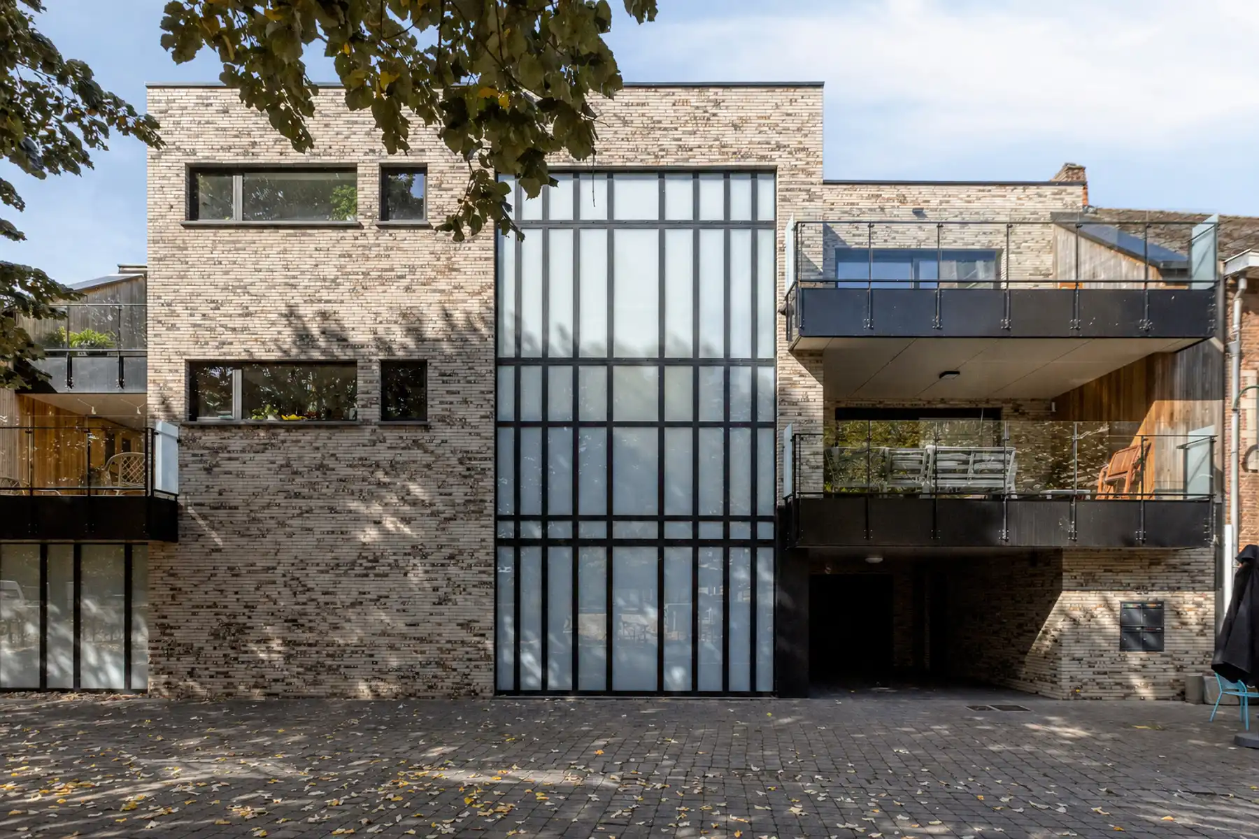 Lichtrijk appartement met ruim terras en parking foto {{pictureIndex}}