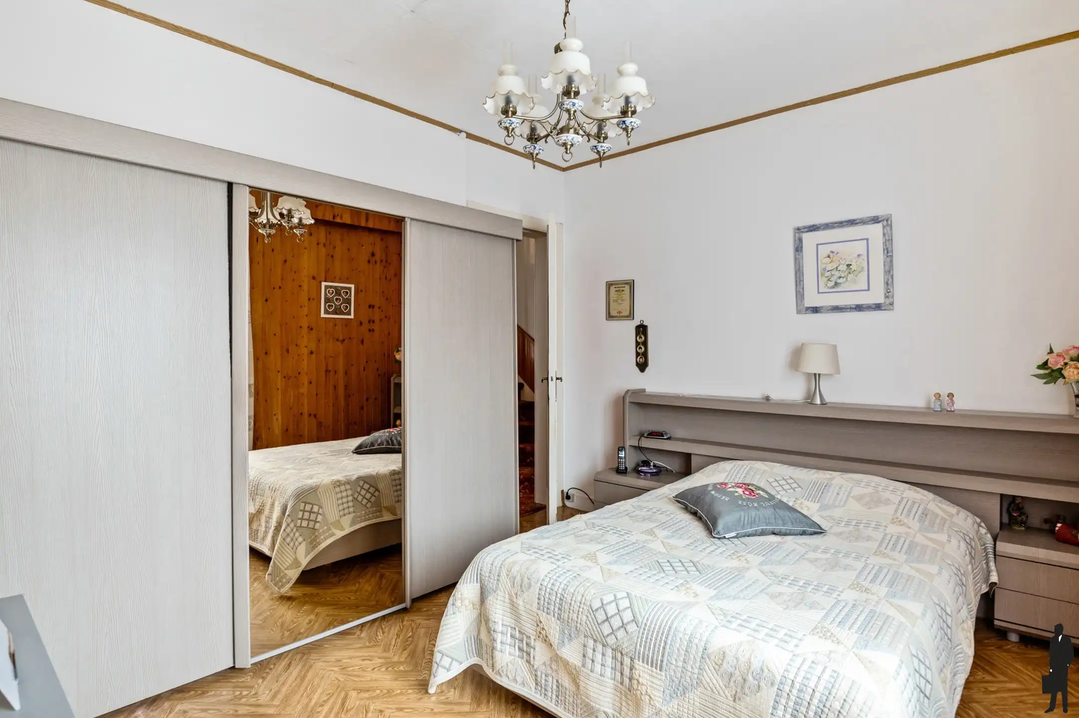 Te renoveren burgerwoning met 3-4 spk en zuidwest tuin  foto 15