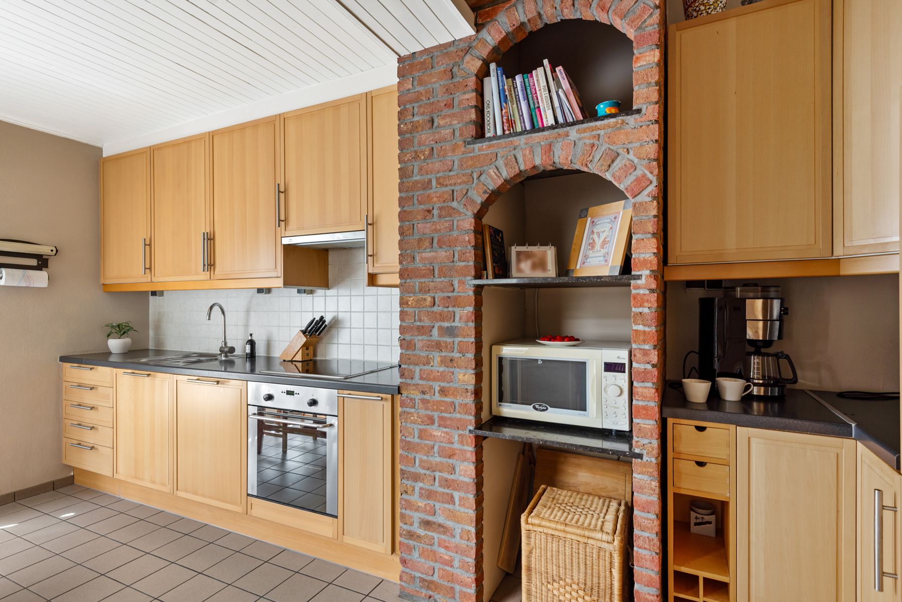 Functionele beletage met ruime vierde kamer / studio op gelijkvloers. foto 8