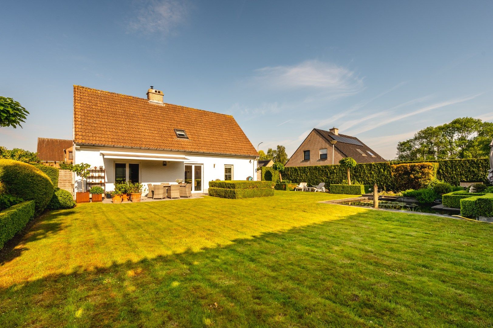 Tot in de puntjes verzorgde villa met 4 slaapkamers, garage en zonnige tuin. foto 6