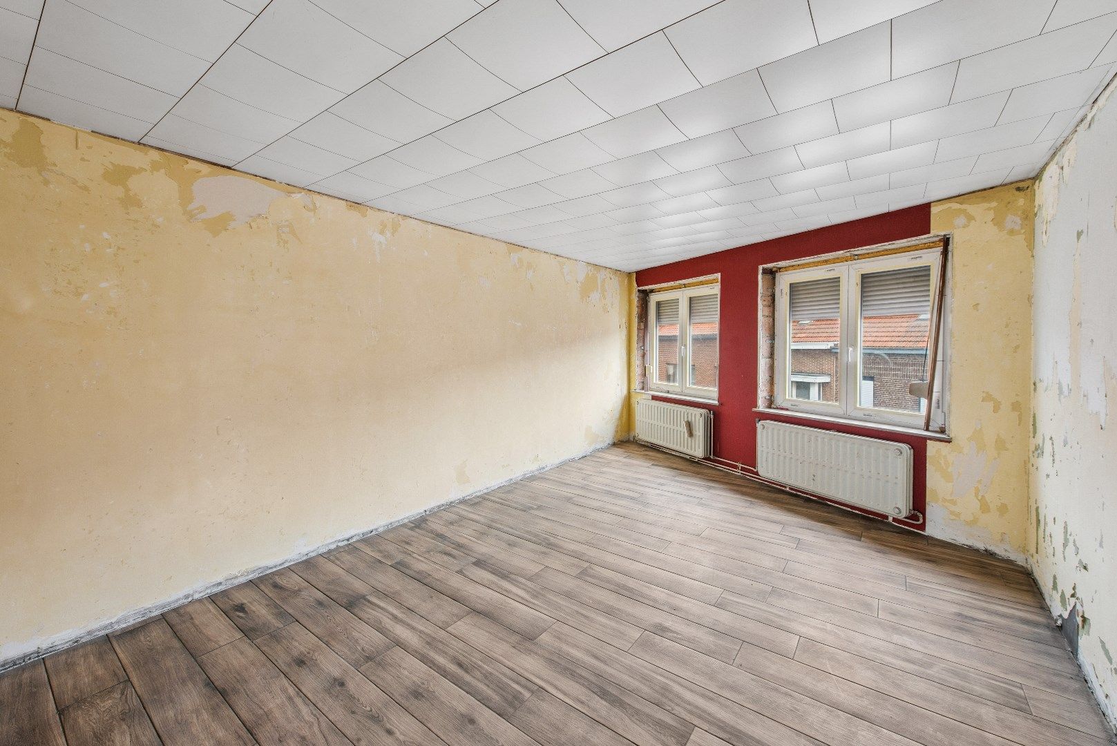 Deels te renoveren bel-étage met ruime garage en potentieel foto 11