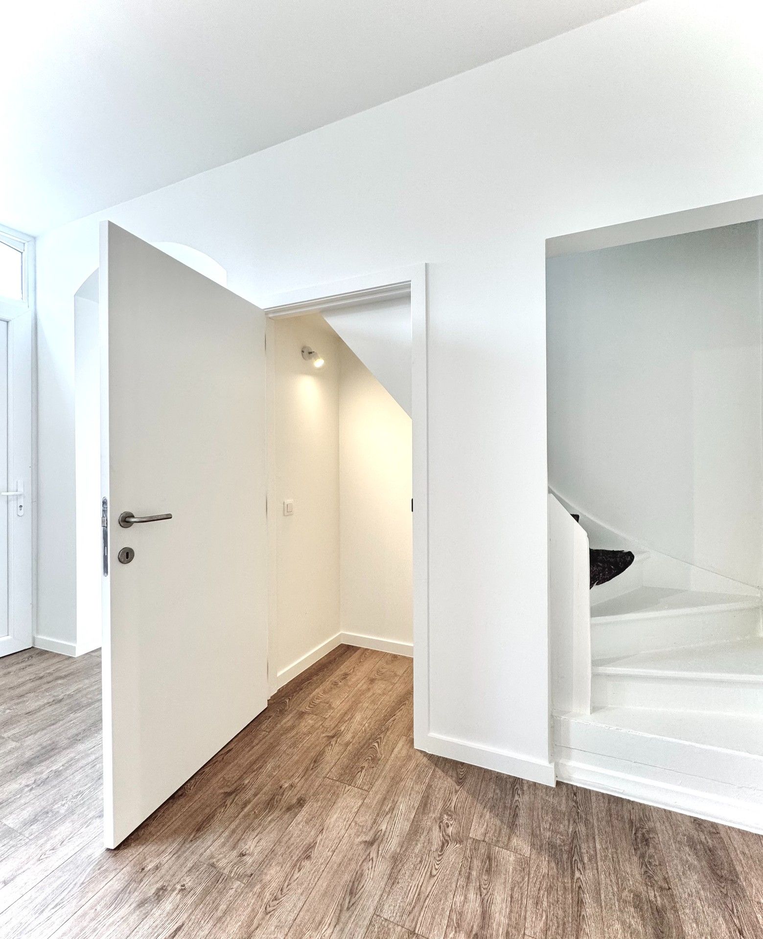 GERENOVEERDE WONING MET 3 SLPKS, TERRAS EN PARKING foto 18