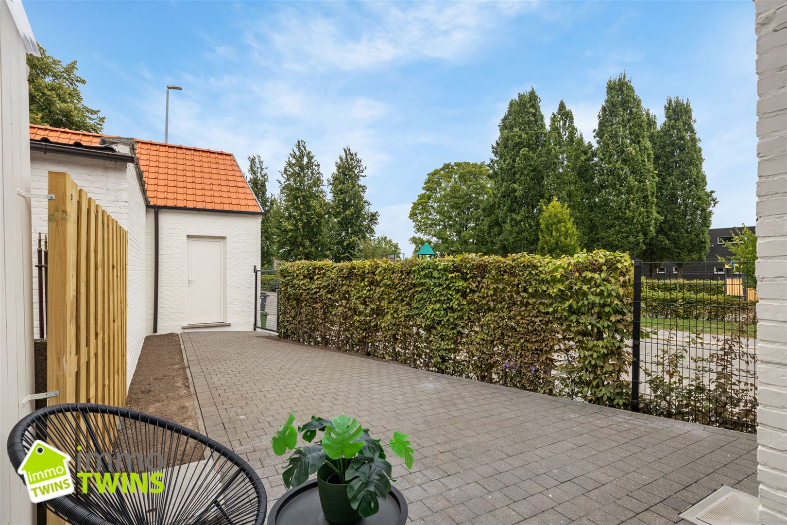 Volledig gerenoveerde halfopen woning met garage in het hart van Kemzeke foto 20