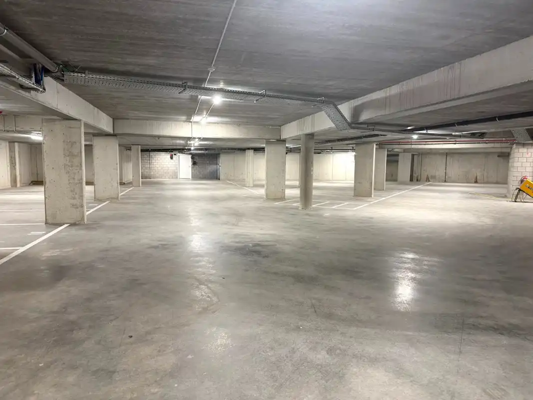 Instapklaar nieuwbouwappartement met 2 slaapkamers, heerlijke lichtinval & zalig terras - ondergrondse parking + berging. foto 18