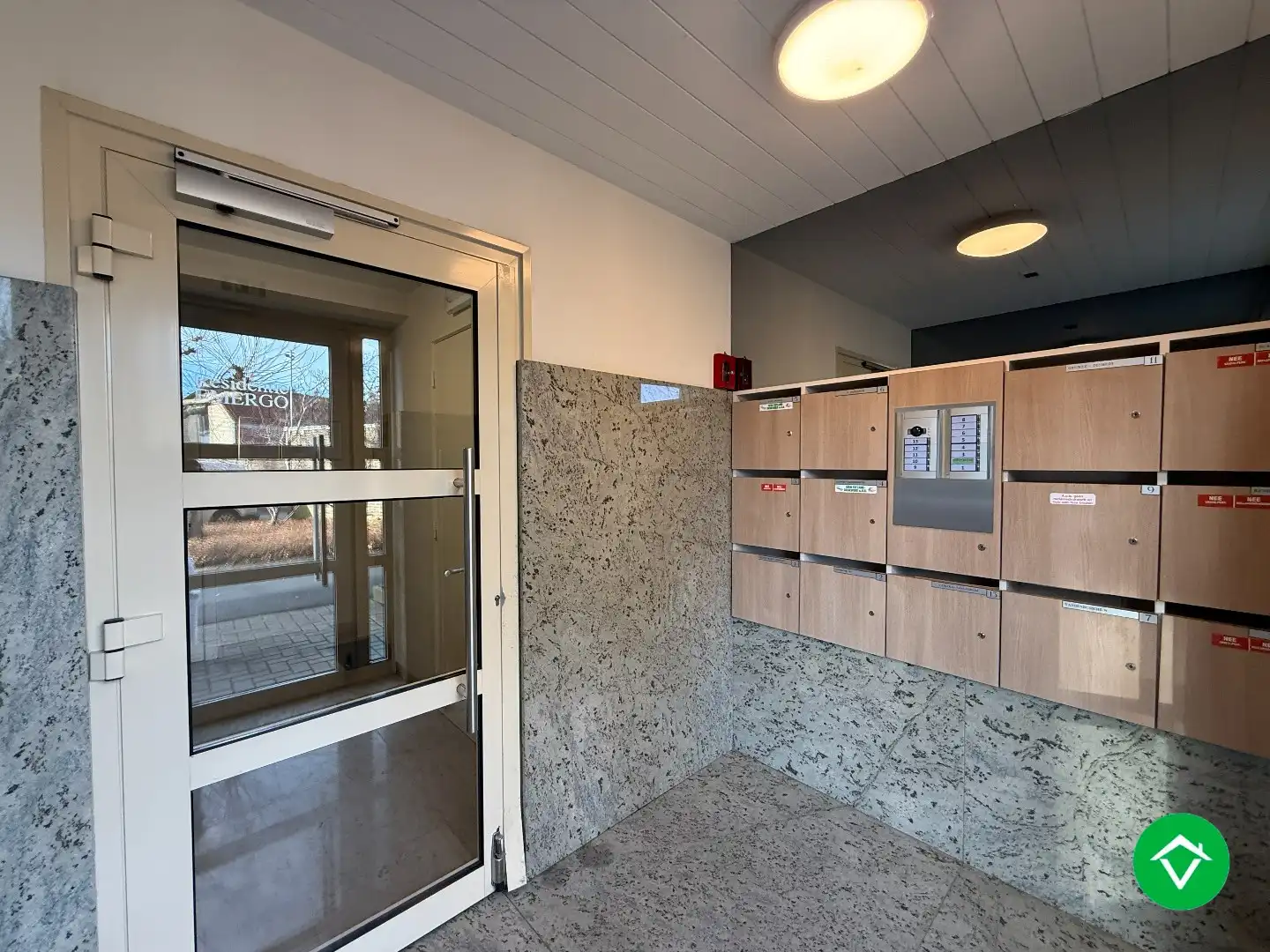 Instapklaar dakappartement met 4 slaapkamers met 2 terrassen en autostaanplaats te Roeselare foto 2