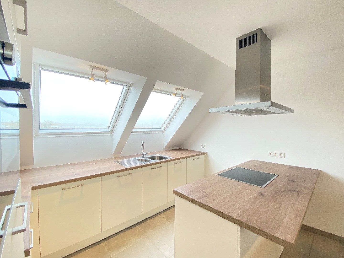 VOLLEDIG INSTAPKLAAR APPARTEMENT MET 2 SLAAPKAMERS EN TERRAS NABIJ CENTRUM TIELT foto 4