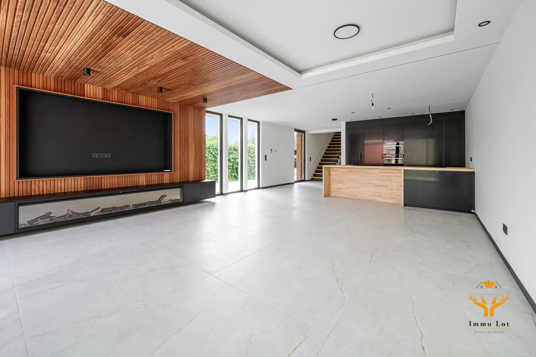 Ruime woning met magazijn  foto 5