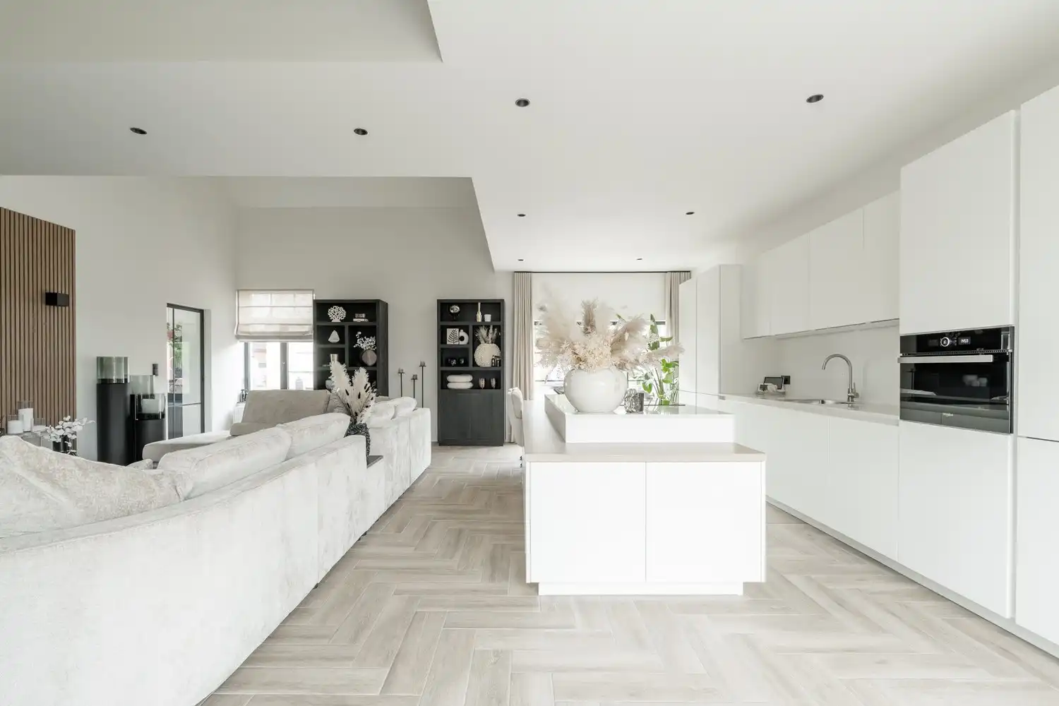 Prachtige villa te koop in Lommel - 4 slaapkamers, 2 badkamers, garage en ruime tuin op 566 m², volledig gerenoveerd in 2025! foto 15