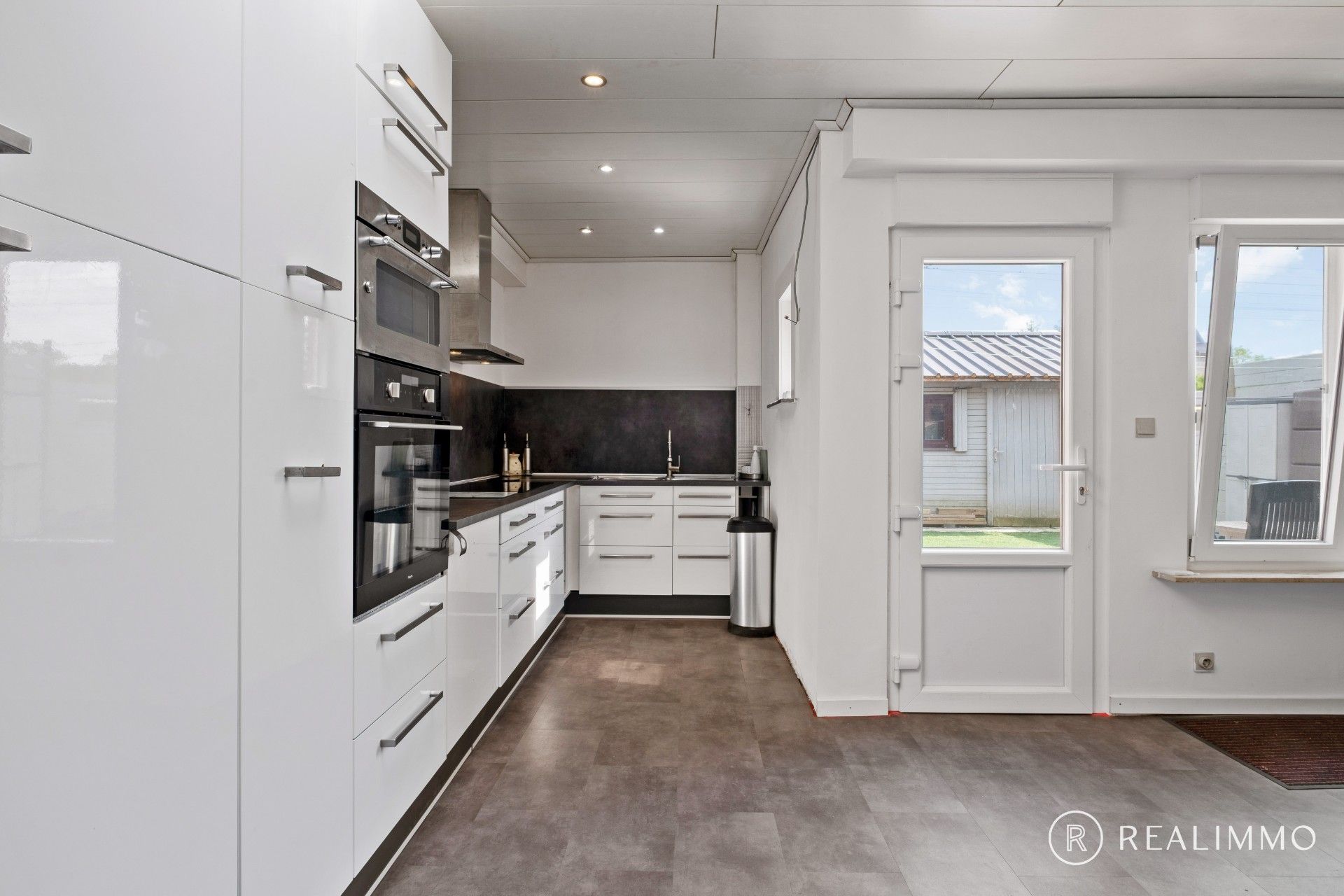 Gerenoveerde woning in het centrum van Waregem foto 6