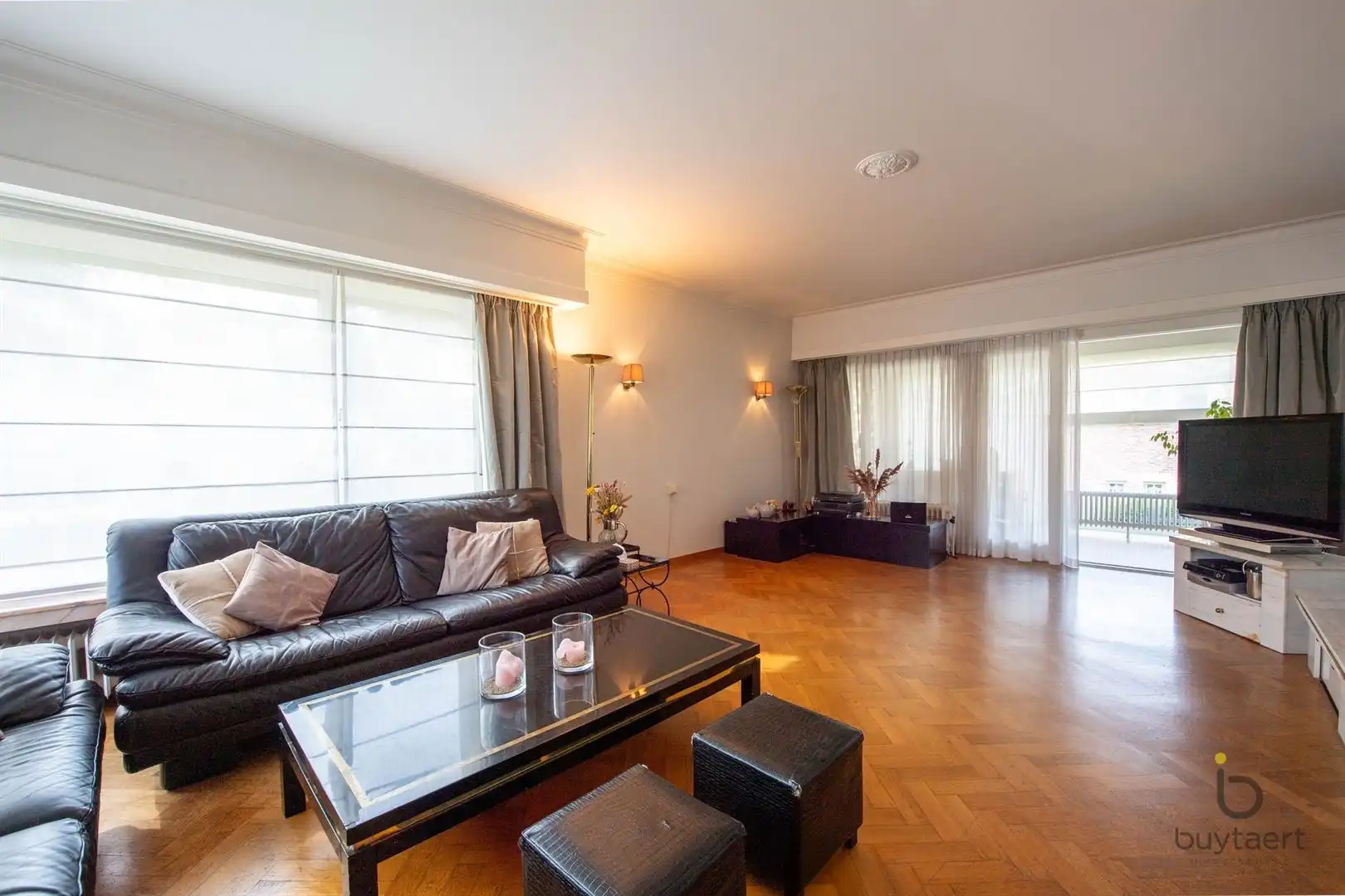 LICHTRIJK WONEN OP DE GRENS VAN SCHILDE EN ZOERSEL: OP TE FRISSEN SPLIT-LEVEL WONING MET TUIN EN ZWEMBAD. foto 4