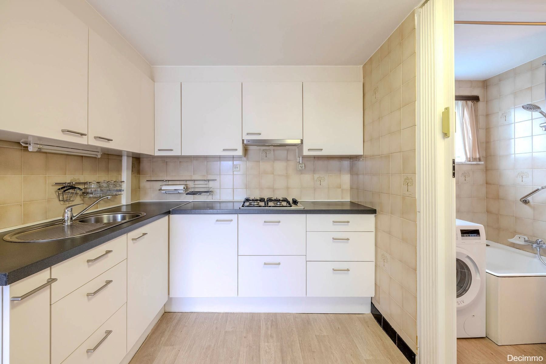 Op te frissen gezinswoning gelegen op rustige locatie foto 14