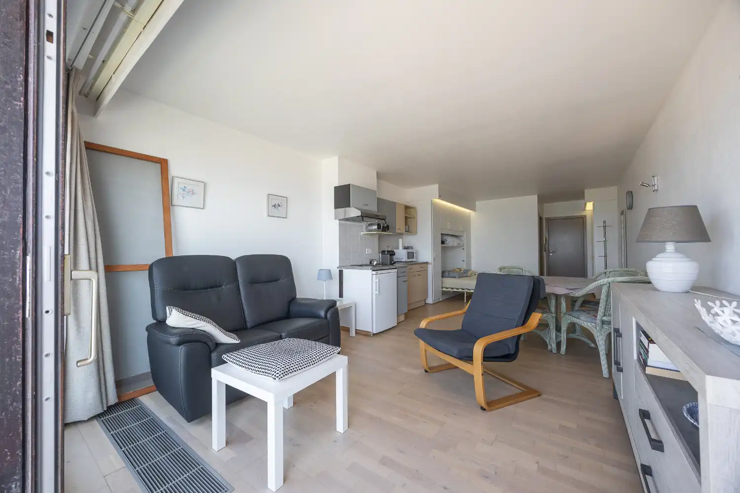 Gezellig studio met terras en frontaal zeezicht in Middelkerke foto 3