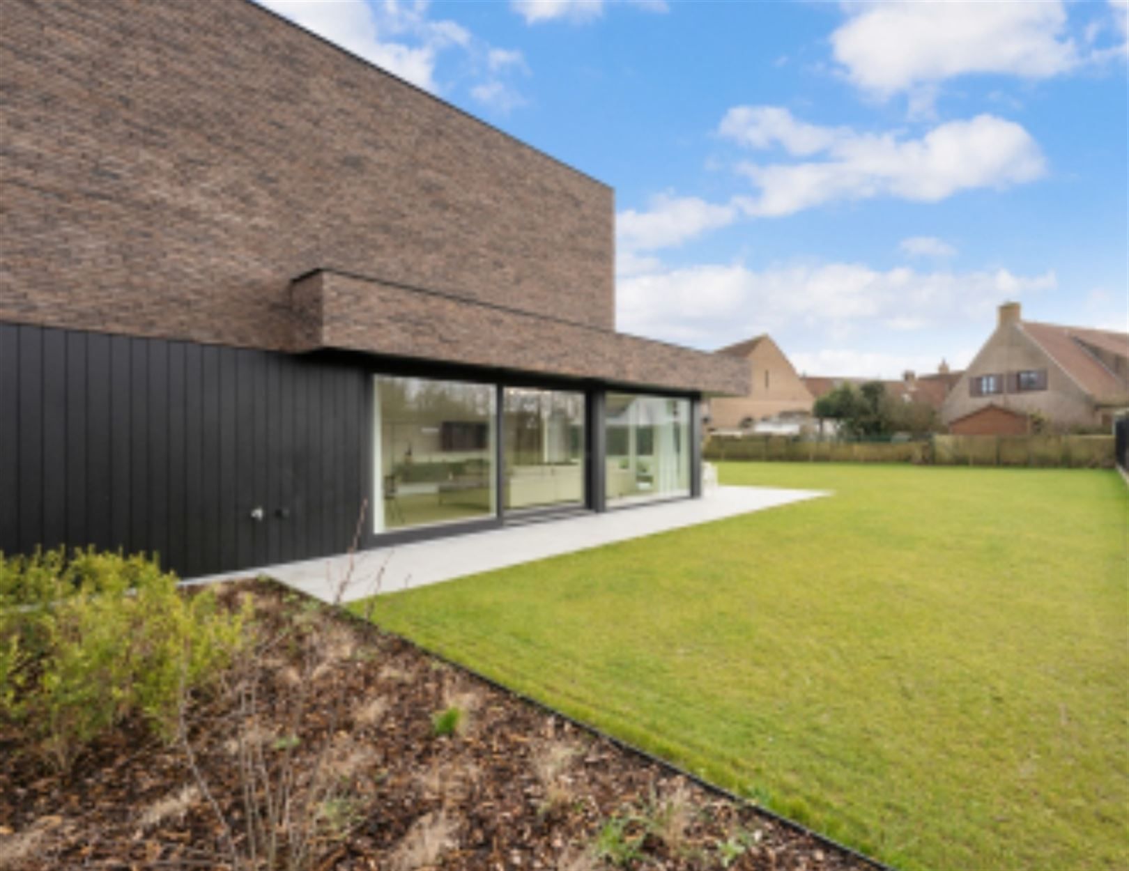 Splinternieuwe villa op 1000m² grond te Oostduinkerke foto {{pictureIndex}}