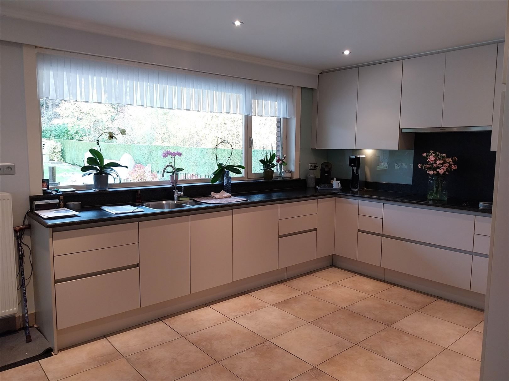 TE HUUR: Vrijstaande ruime woning met 3 slaapkamers en ruime loods! foto 7