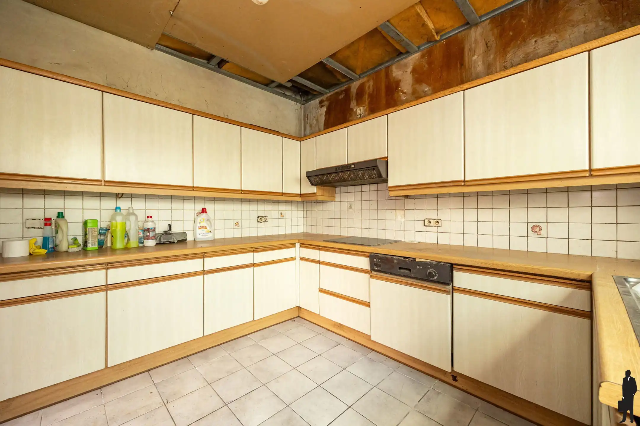 Te renoveren ruime woning met werkplaats foto 9