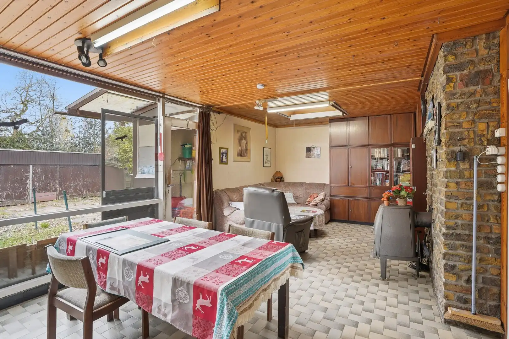 Alleenstaande bungalow op prachtige ligging in het groen foto 5