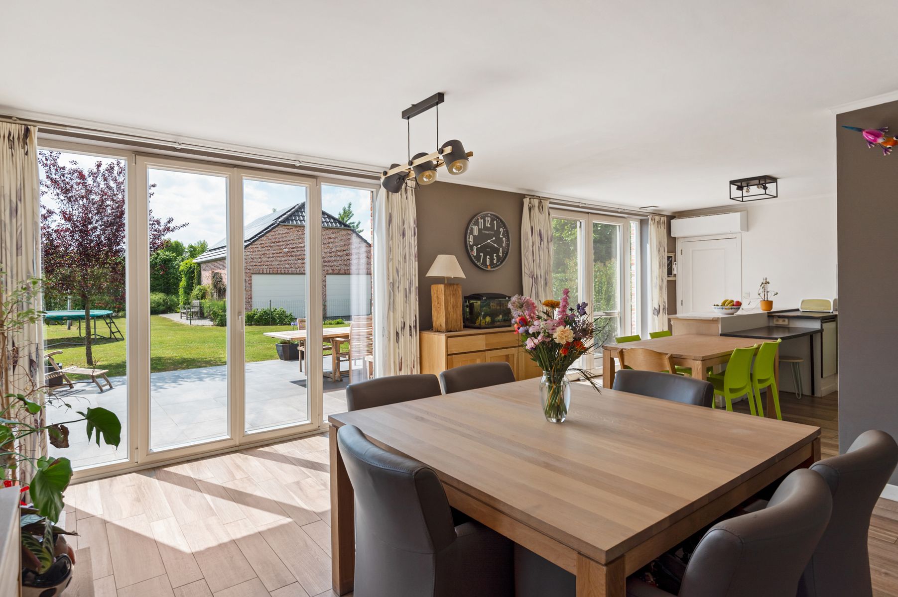 Recente villa met charme op ruime kavel foto 16