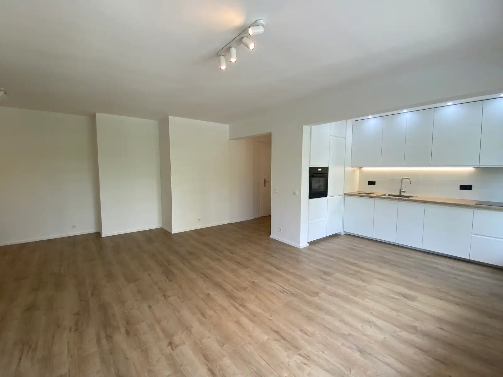 Recent gerenoveerd  2 slpk appartement te Fruithoflaan. foto 4