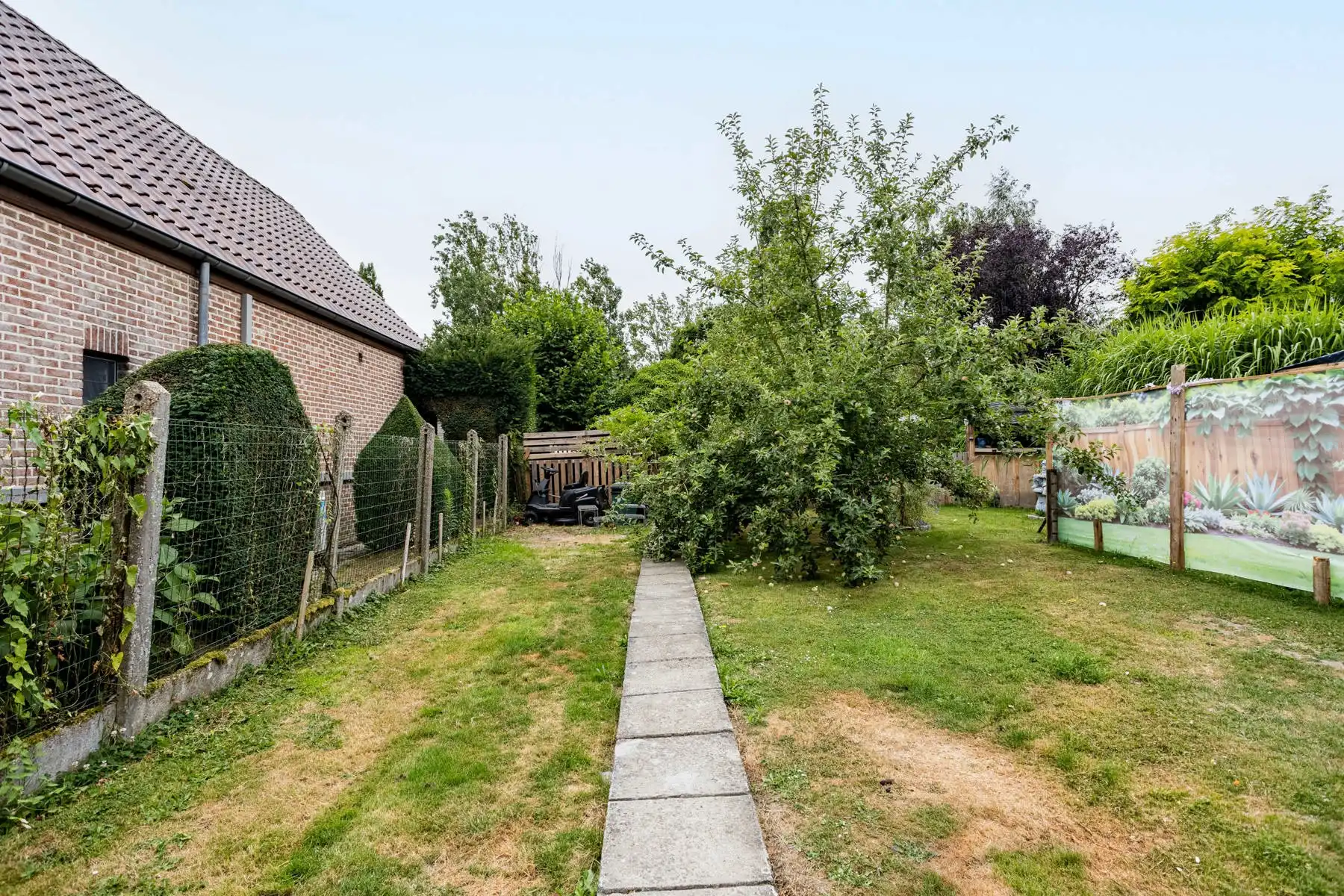 Leuke half-open bebouwing met grote tuin! foto 16