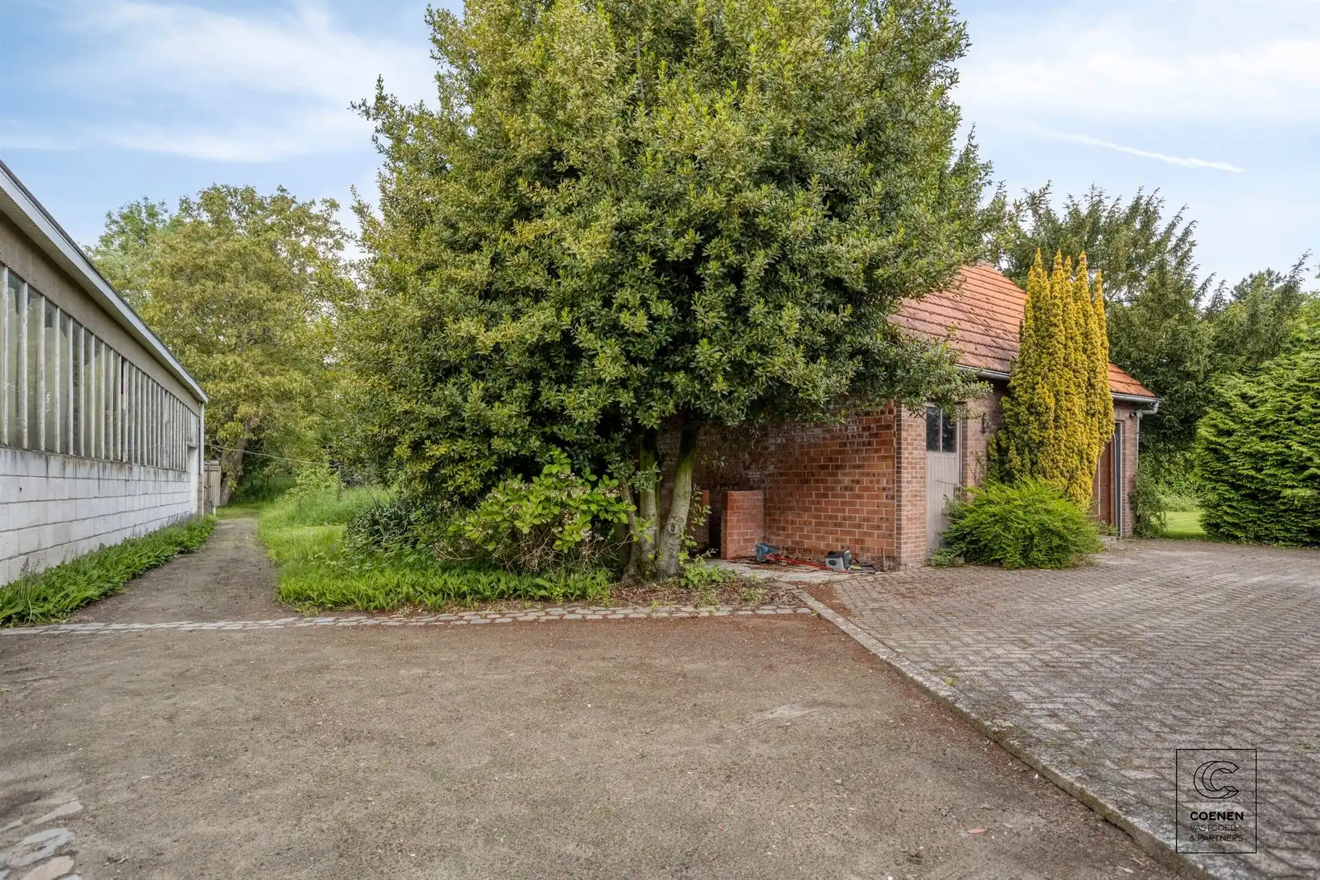 Zeer ruime HOB met schitterende tuin op een toplocatie foto 28