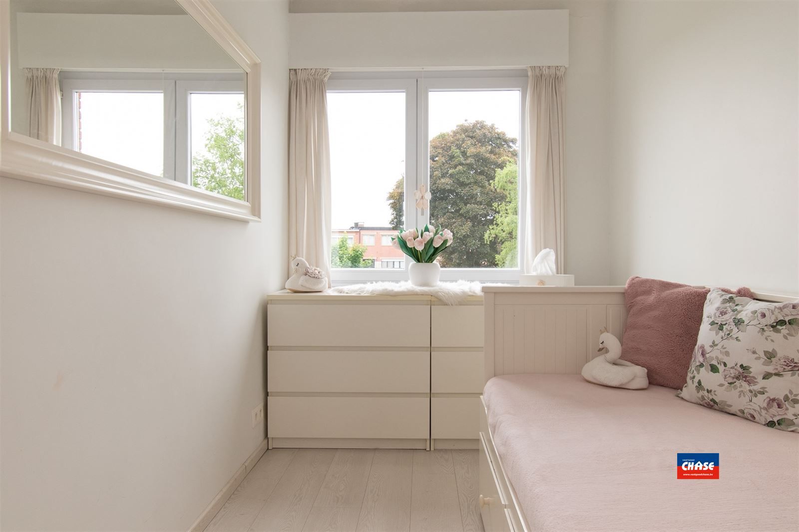 Knappe bel-étage met 3 slaapkamers, garage en tuin foto 16