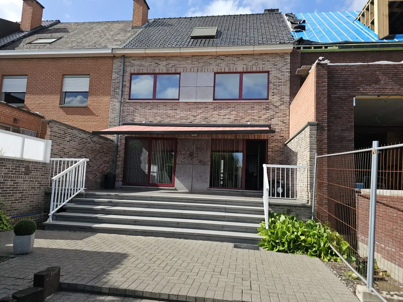 Gunstig gelegen woning met groot terras/tuin + een inpandige én een aparte garage foto 30