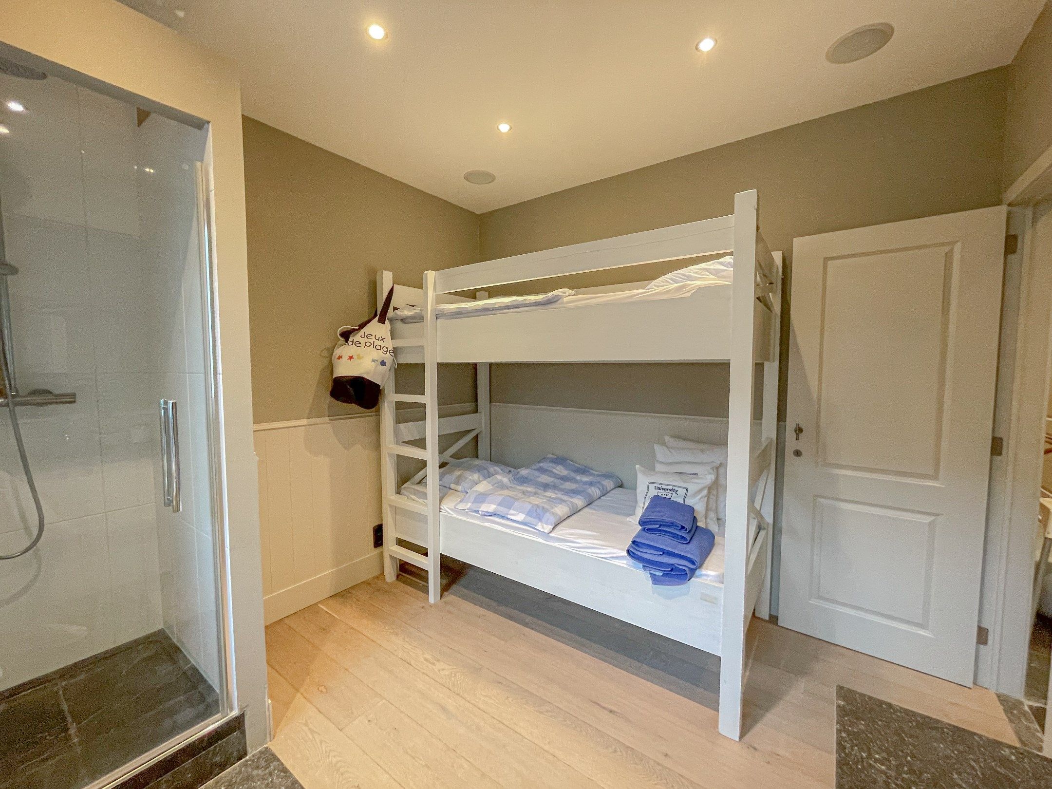 Aangenaam, perfect onderhouden appartement met een ruim terras. foto 27