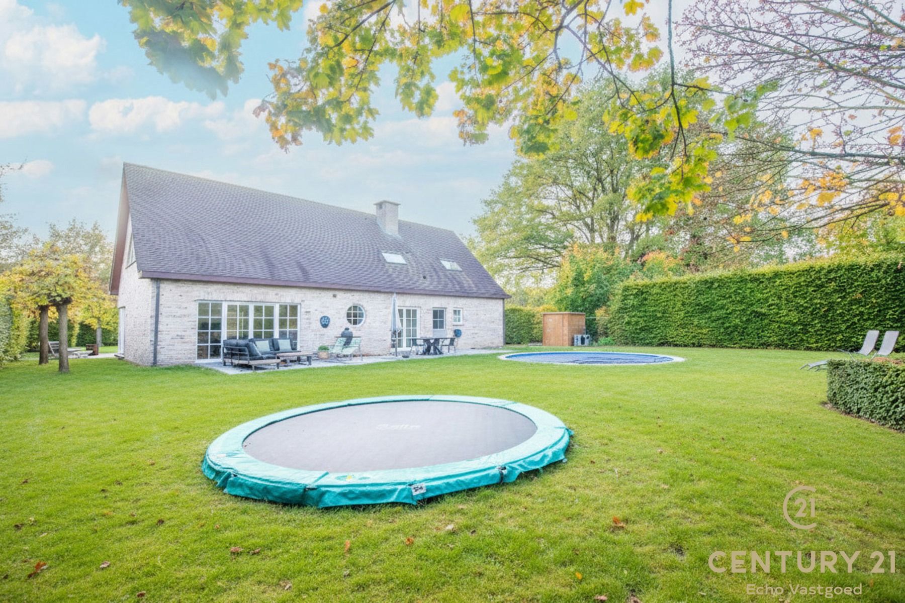 Praktisch gelegen, perfect onderhouden villa met zwembad foto 32