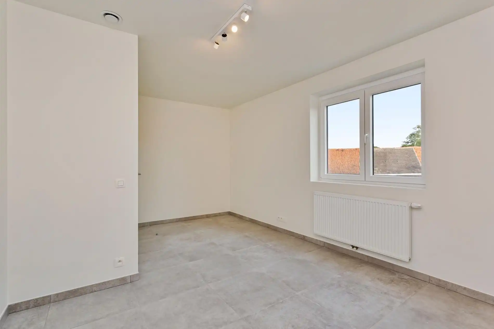 Nieuwbouwwoning met 4 slaapkamers en 2 badkamers! foto 11