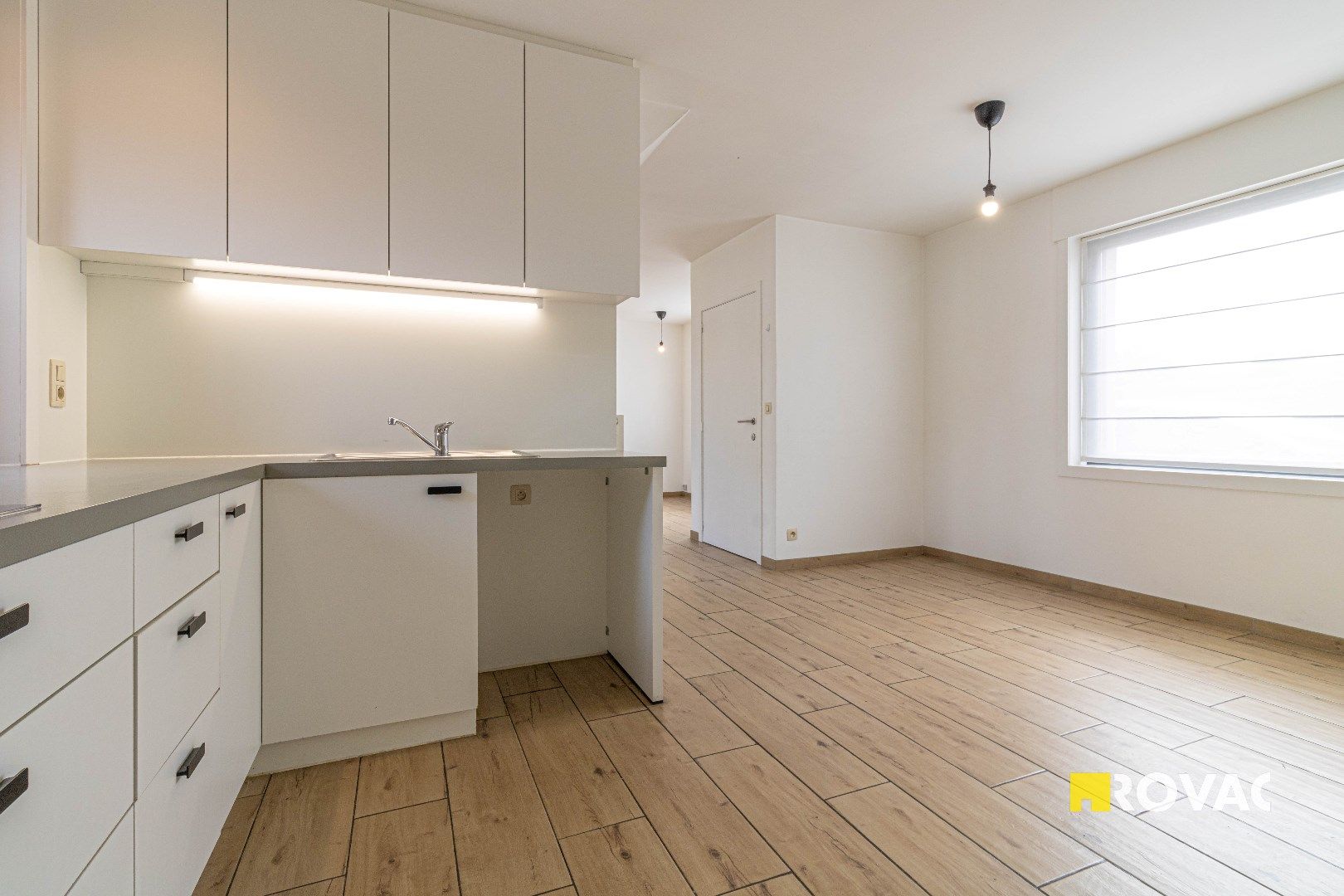 Gerenoveerde hoekwoning met 2 slaapkamers, tuin en uitweg.  foto 11