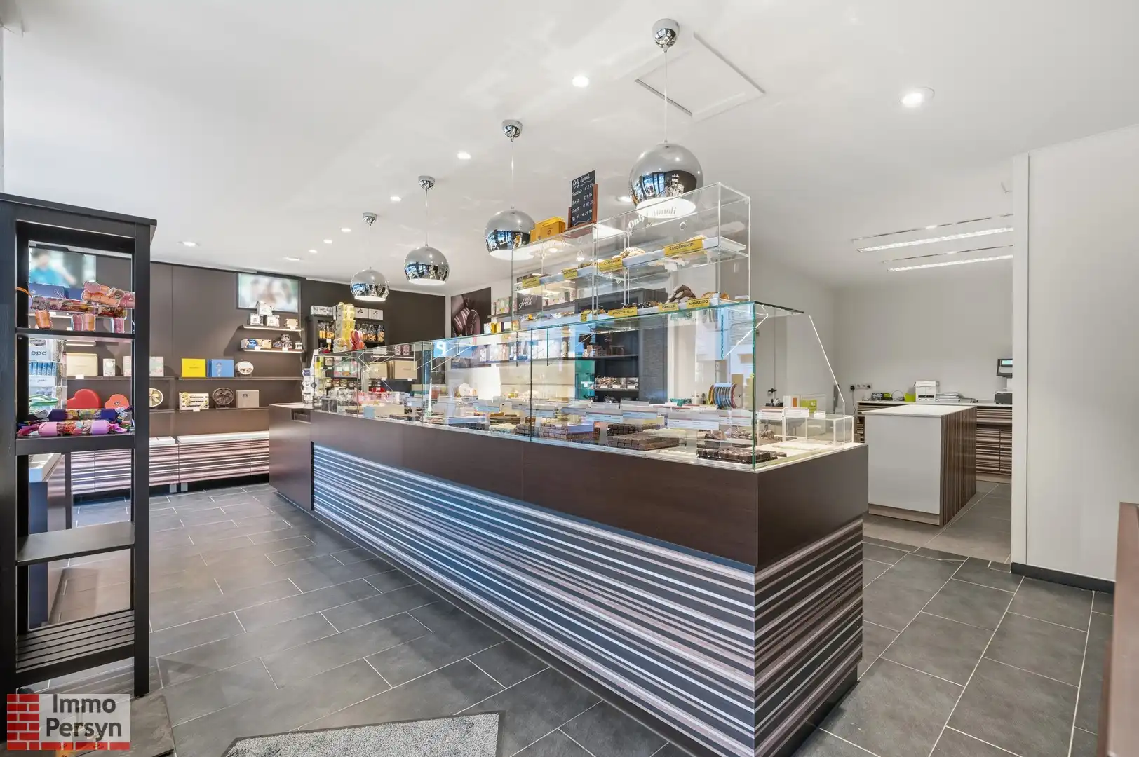 Zorgeloze investering op toplocatie: Gerenoveerd handelspand (Leonidas) in hartje Scherpenheuvel foto 7