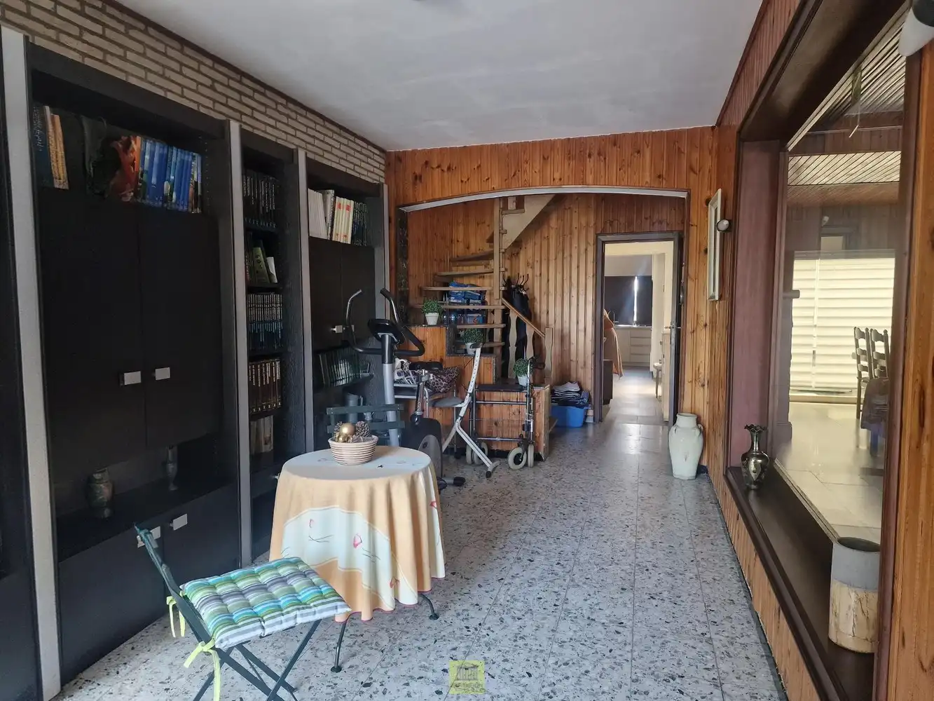 Ruime woning met 3 slpk op een perceel van 591 m² foto 2