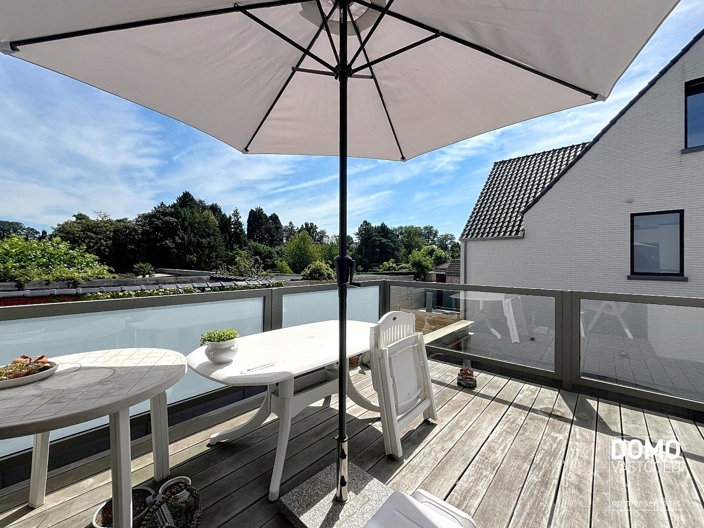 RUIM APPARTEMENT VAN 120 M² MET TERRAS, LIFT, 2 SLAAPKAMERS EN AUTOSTANDPLAATS GELEGEN TE CENTRUM KERMT foto 12