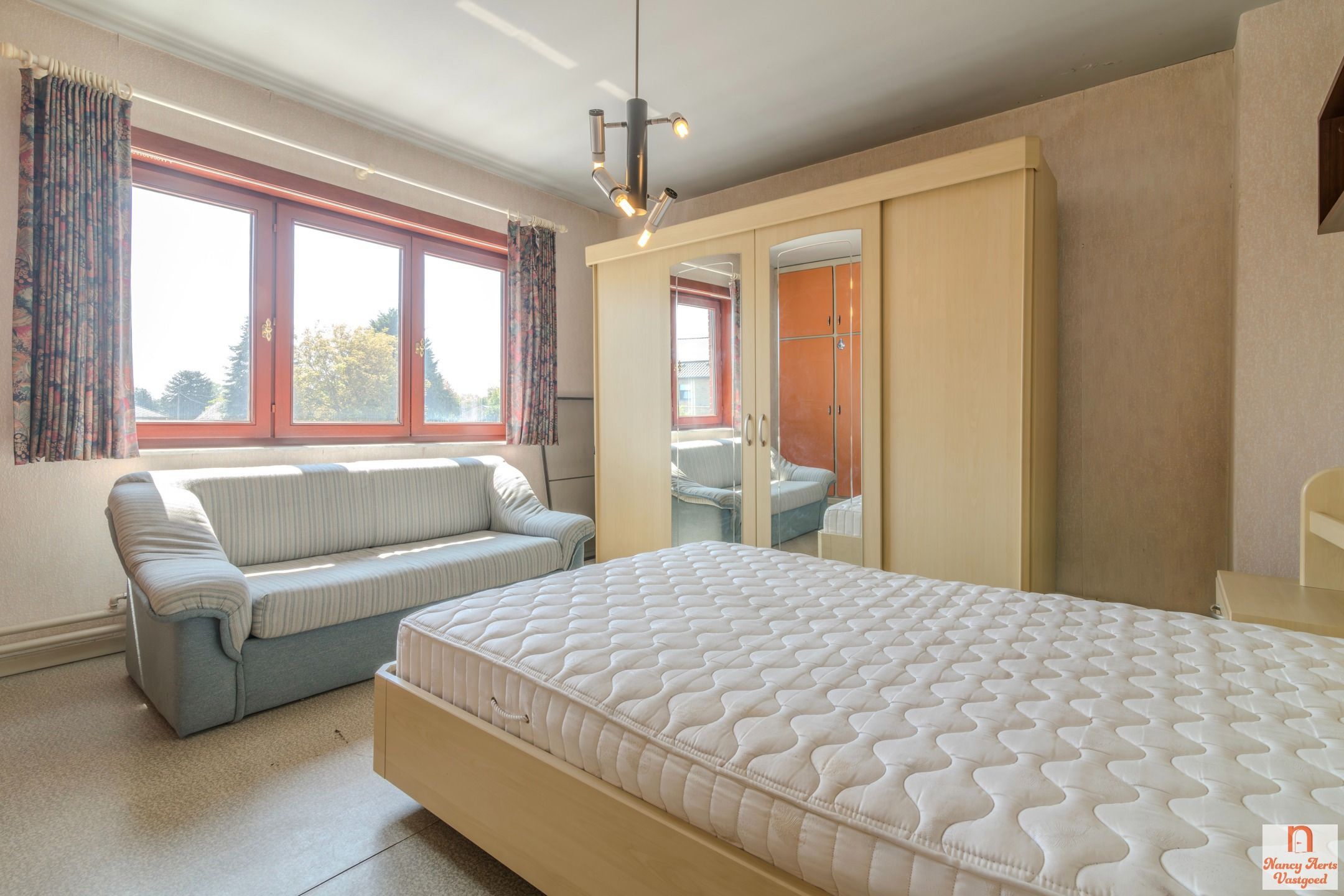 Charmante woning met grote tuin en renovatiemogelijkheden foto 21