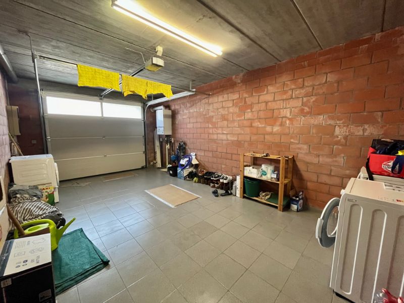 CENTRAAL GELEGEN GELIJKVLOERSAPPARTEMENT MET TWEE SLAAPKAMERS EN GARAGE TE HUUR foto 11