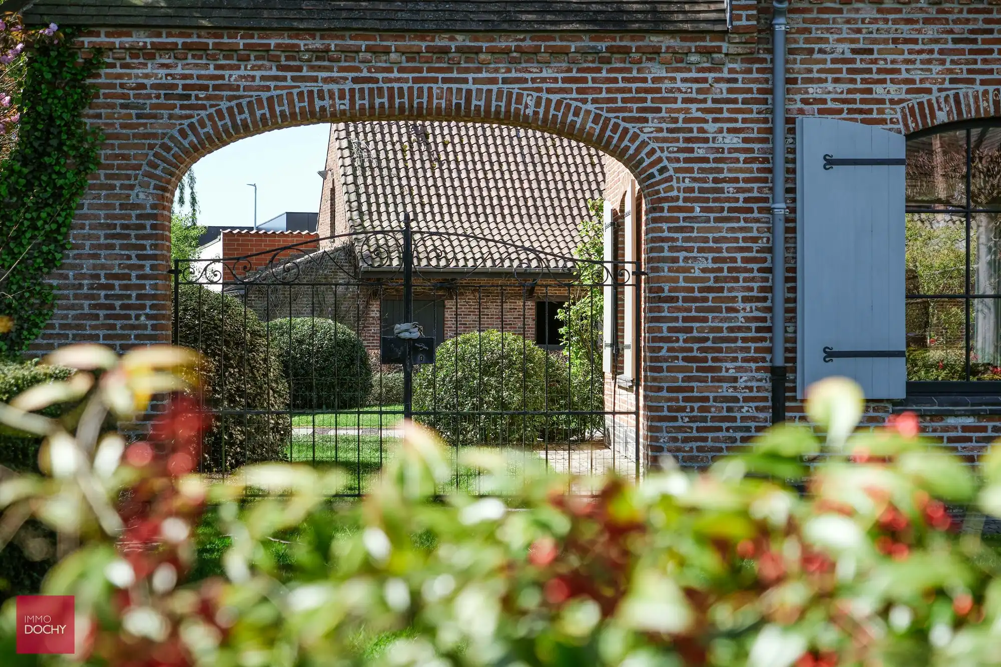 Instapklare ruime villa met grote garage en bijgebouw foto 6