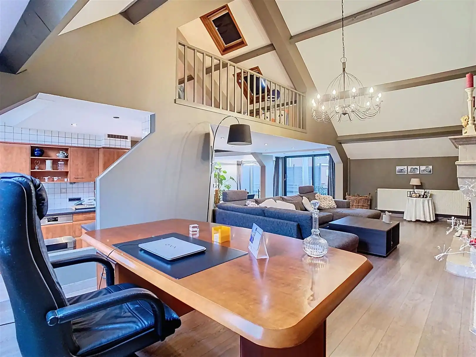 Gebouw met ruim 4 slaapkamer appartement en gelijkvloerse handelszaak foto 23