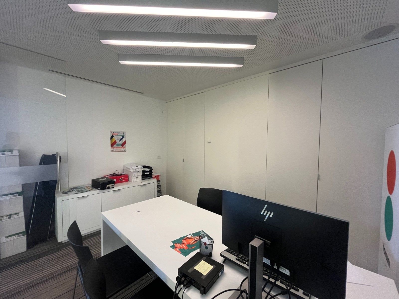 🏢 Te koop: modern handelspand/kantoorruimte (175 m²) in hartje Waregem foto 9