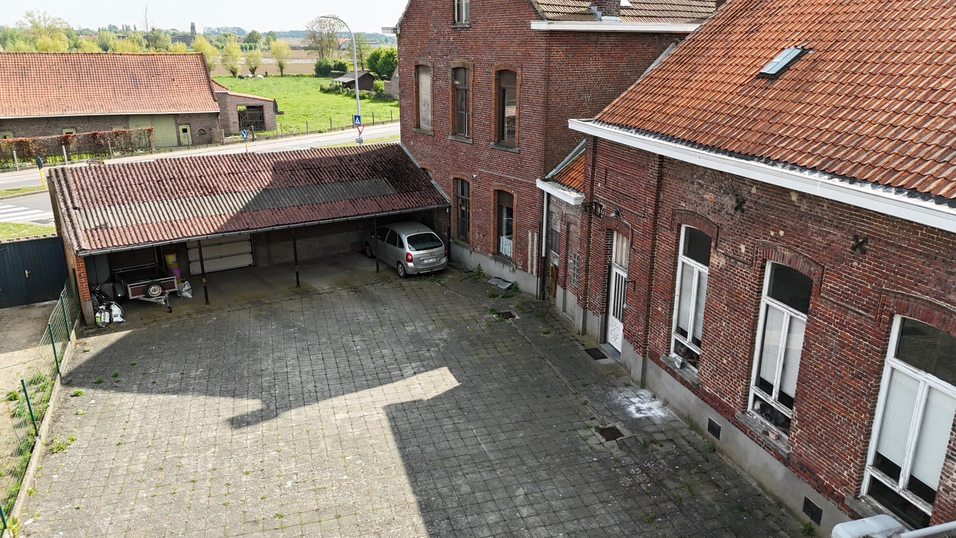Grote eigendom met atelier. foto 5