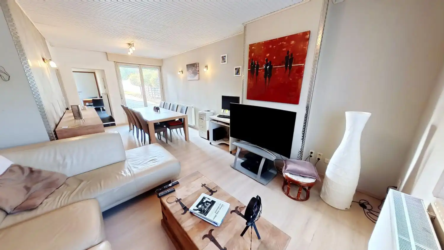 Ruime woning met mogelijkheid tot 4 slaapkamers! foto {{pictureIndex}}