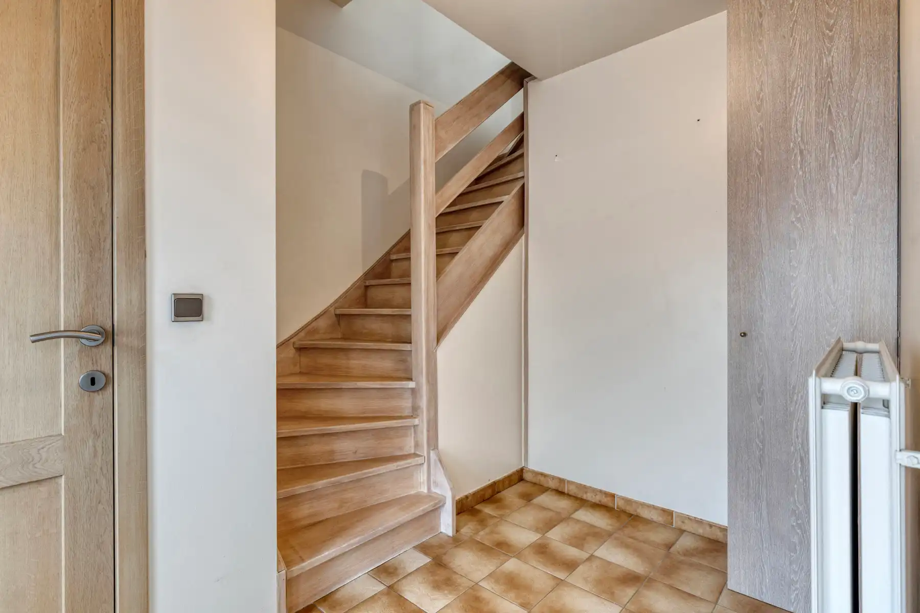 OPTIE Rustig gelegen woning met 2 garages foto 3